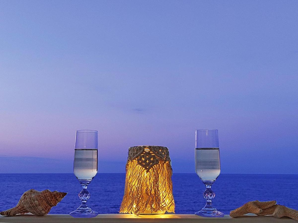 Amazing Beachfront Apartment In Hersonissos Ngoại thất bức ảnh